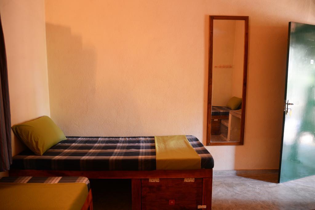 Jungle Beach Hostel Unawatuna Habitación foto