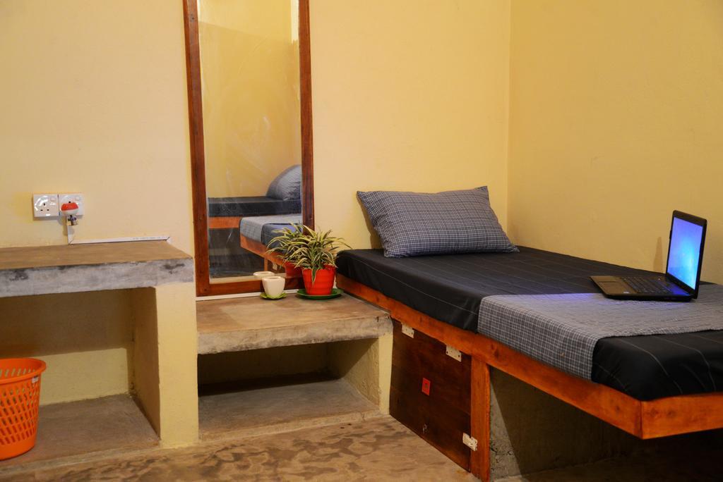 Jungle Beach Hostel Unawatuna Habitación foto